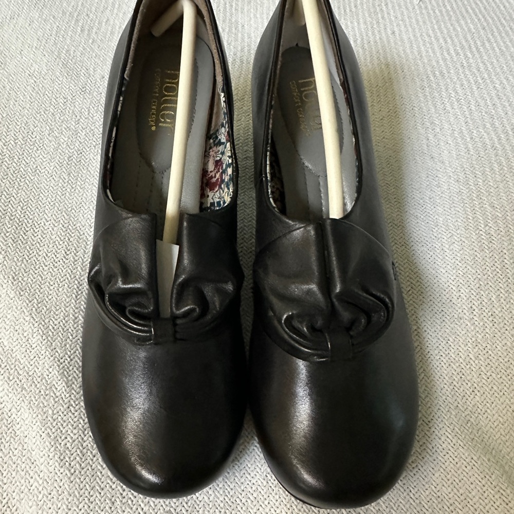 “Donna” black leather pump by Hotter Shoes, 8.5 M